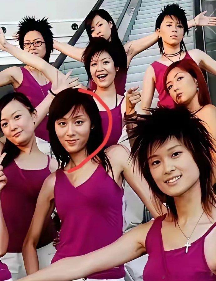 超级女声里最漂亮的一个，也是嫁得最好的一个。大家认出来她是谁了吗？