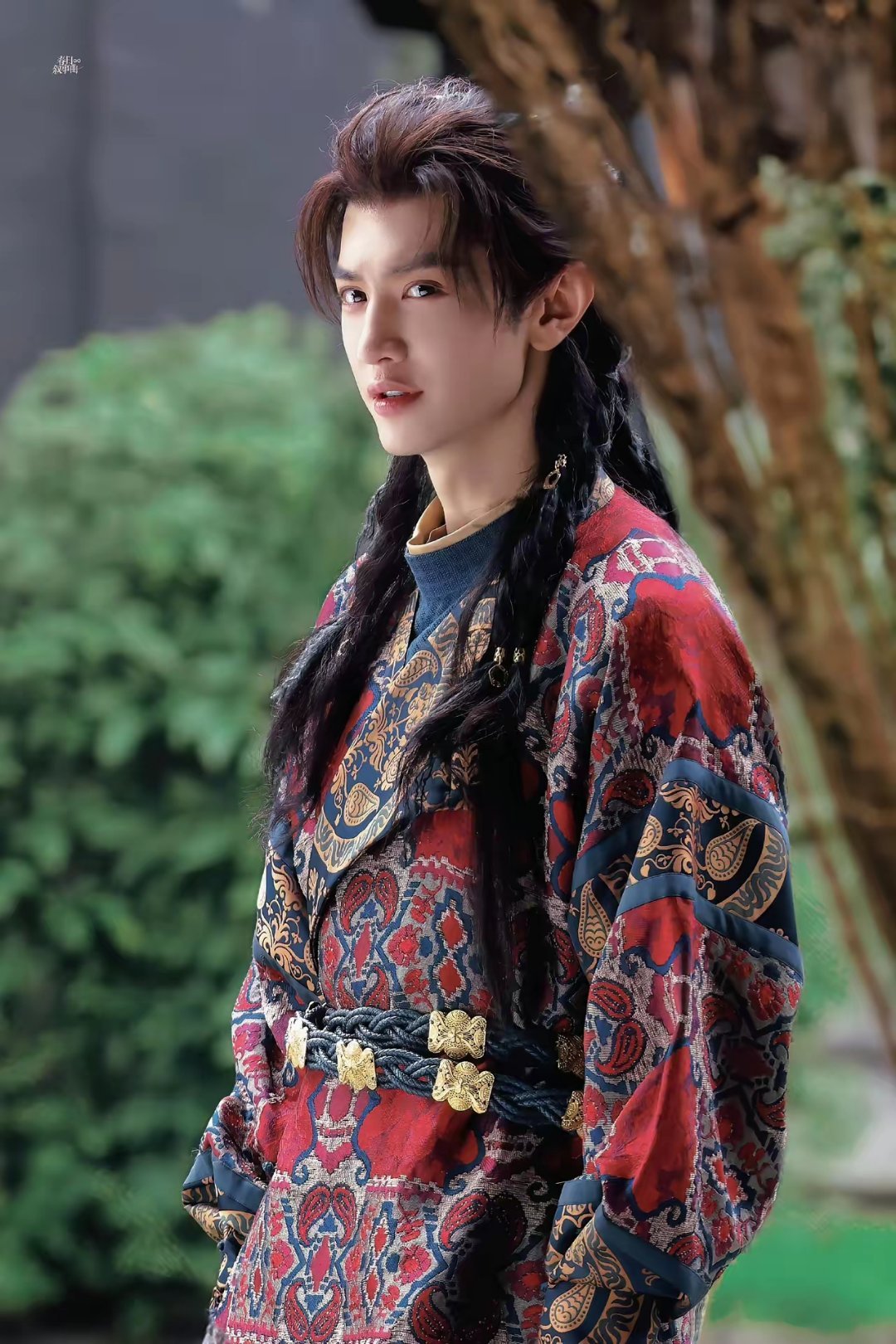 于正恨死陈哲远了，这不，又开始内涵陈哲远摆不清自己的位置。​于正和网友对质，说最