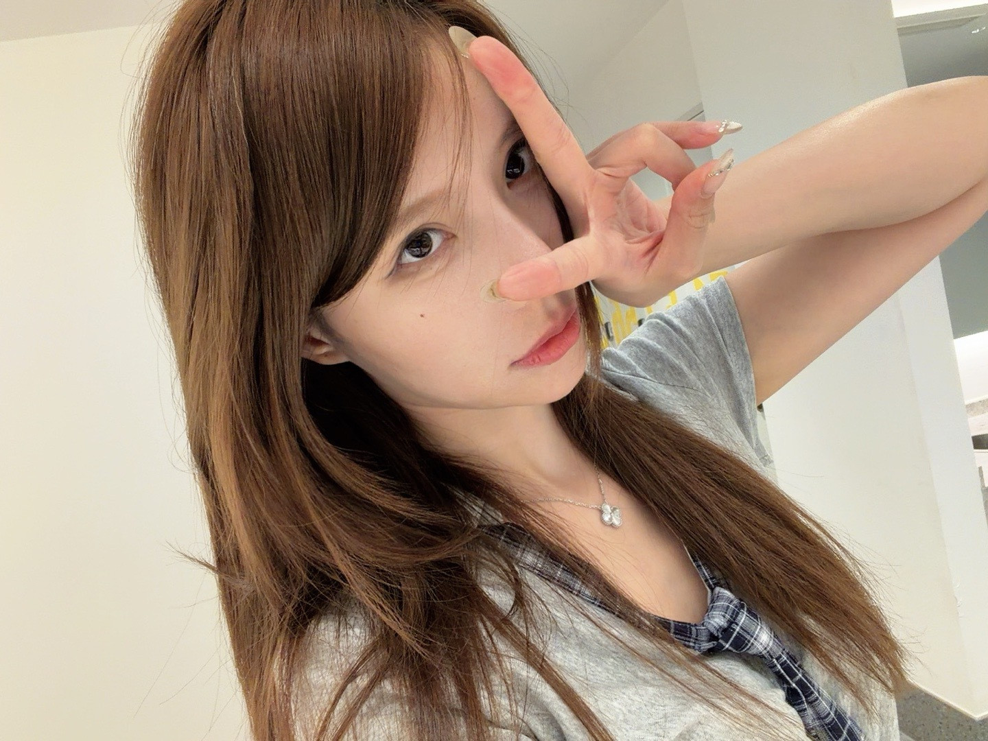 其实我平常很少护肤,今年连面膜都没囤过,前天突发奇想去美容院做个脸,结果昨晚第二