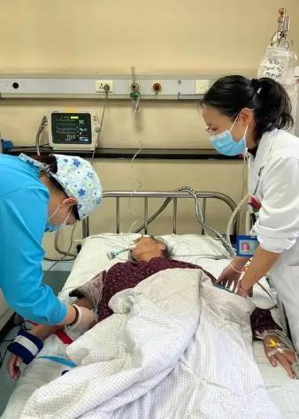 “悲剧还是发生了！”近日，广东深圳，一女子在市场上买中药煲汤喝，结果喝完15分钟