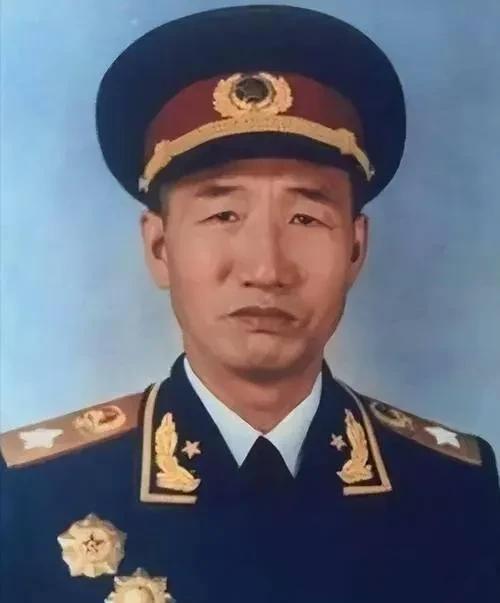 1948年9月，“光杆司令”徐向前到西柏坡参加中央会议。毛主席说：“你们还不到6