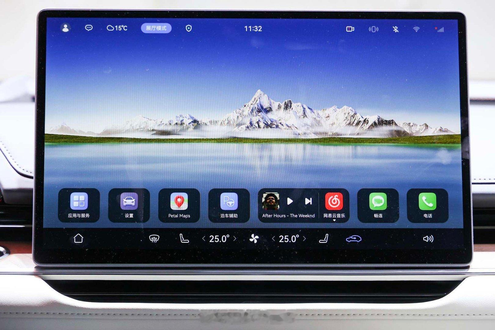 铂智7在广州车展一亮相就引爆全场。颜值惊艳，七种车色全公开，每一款都让人眼前一亮