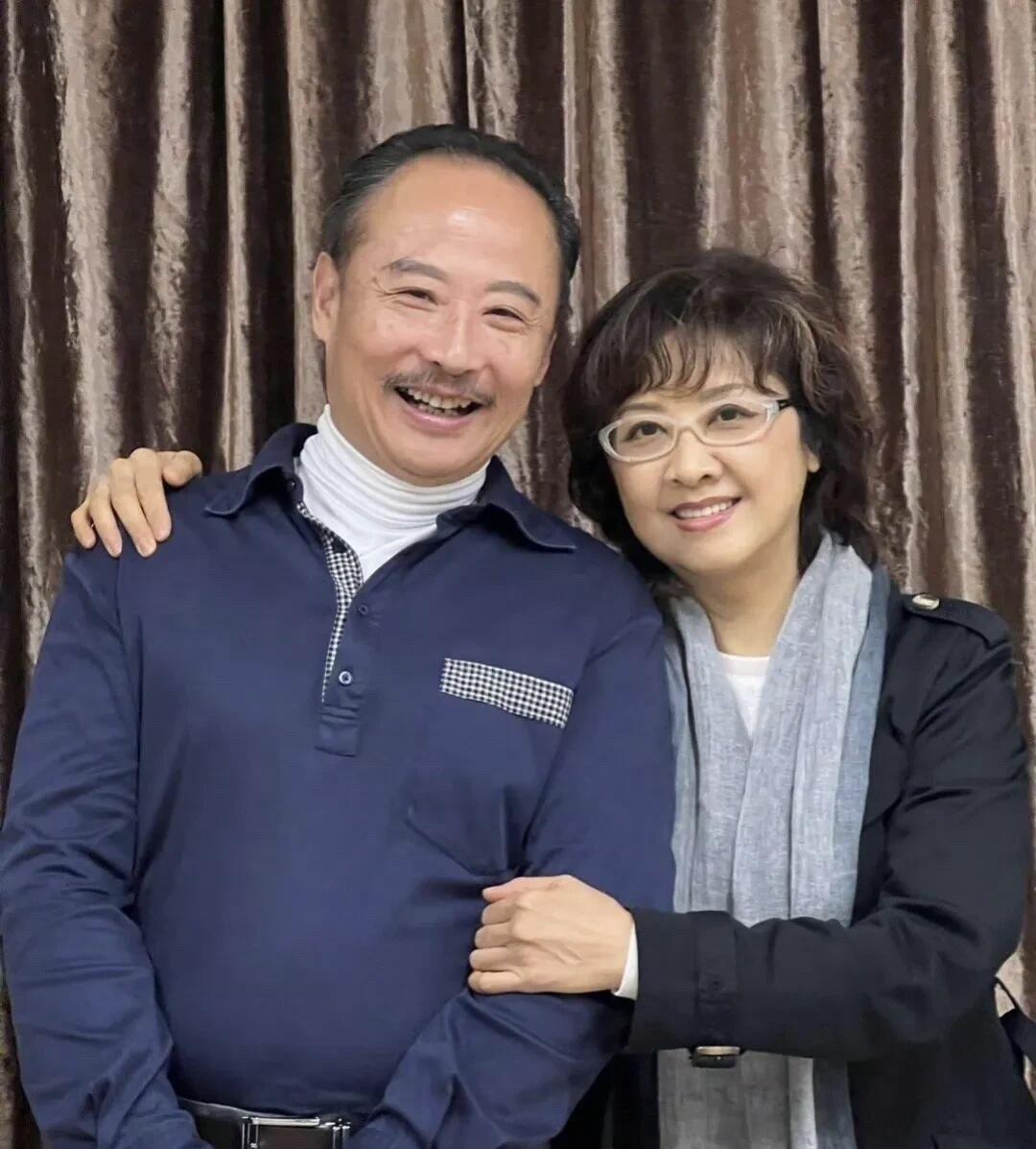 以前一直觉得朱琳的女儿国国王颜值被过度赞美了，直到现在看见她这几乎是素颜的真实颜