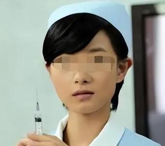 2002年，护士周华突然在医生李仁强的脖子上扎了一针，还嬉皮笑脸地说：“跟你开个