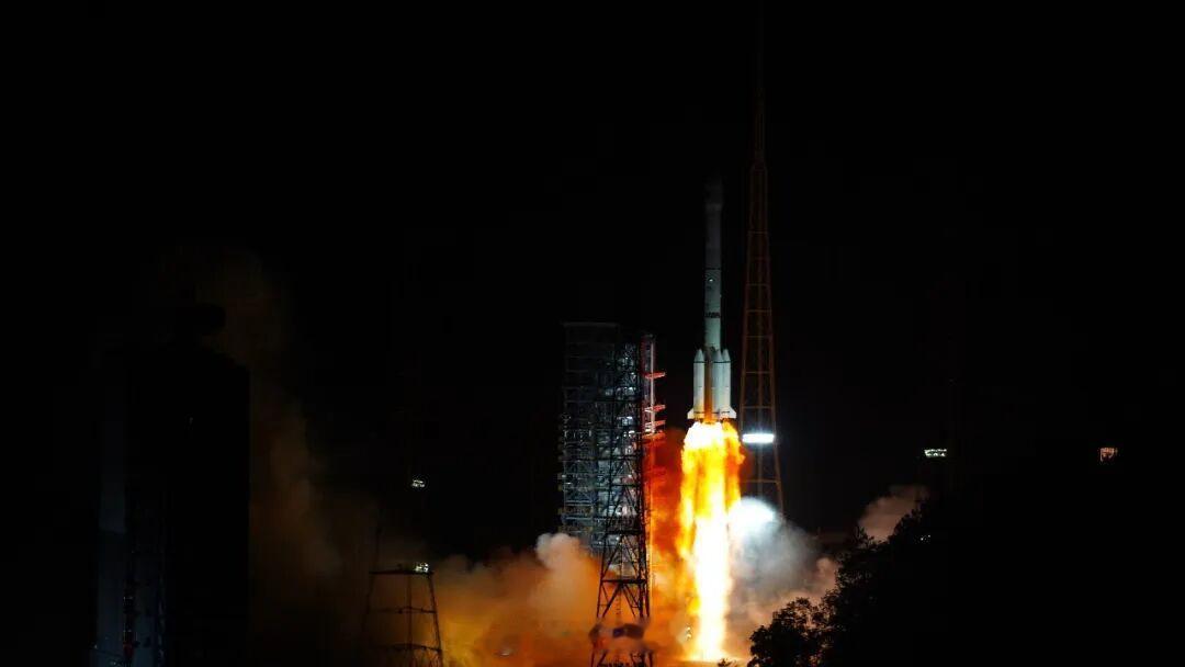 【早安丨航天历史上的今天】2024年8月1日，我国在西昌卫星发射中心使用长征三