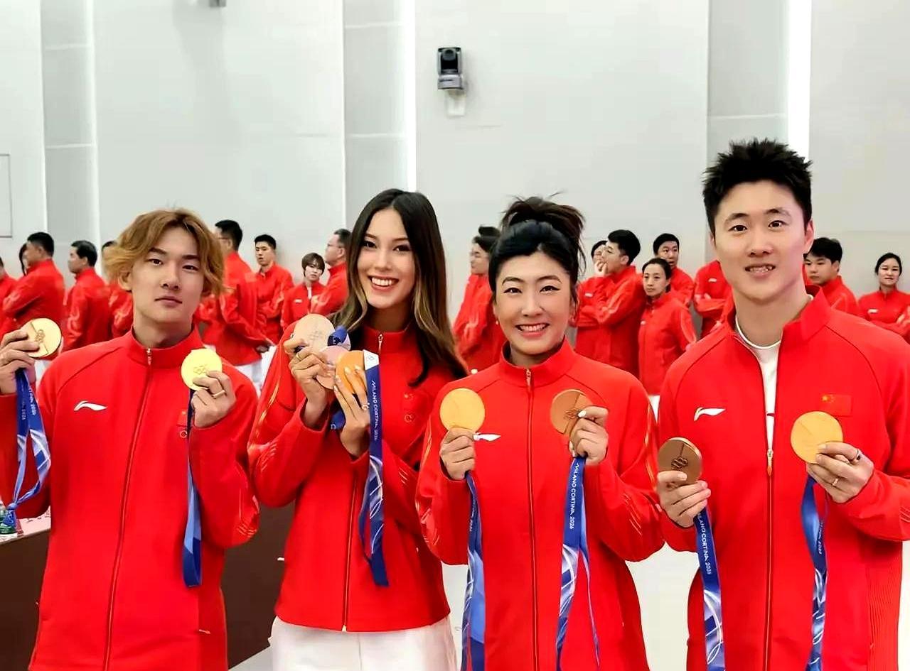 靠连续三年每天收空盘子洗碗，他娶走了大五岁的奥运冠军。你以为顶级运动员谈恋