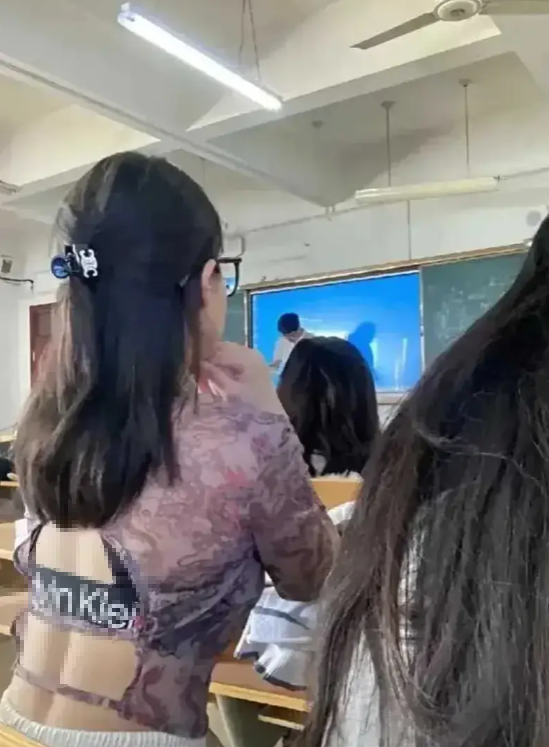 家长会拍的，该说些什么呢