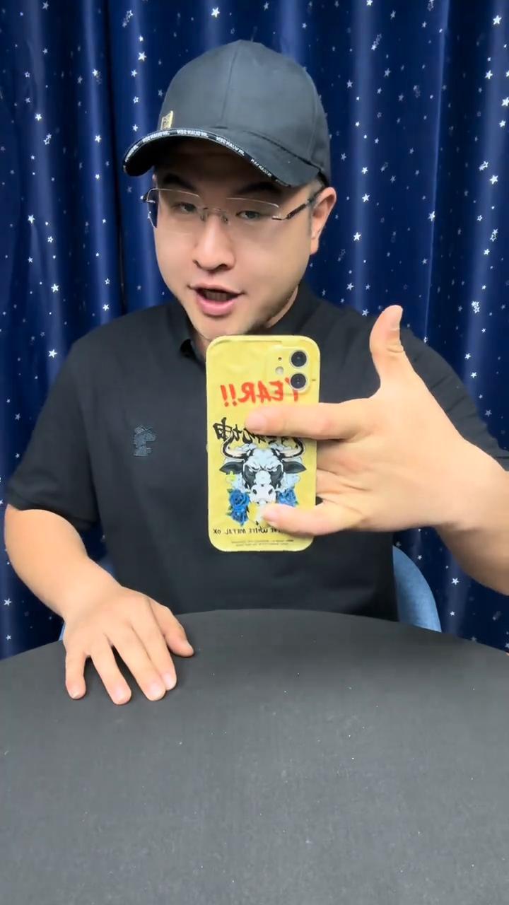 听说这个动作只有外星人可以成功，不信。据说很少有人可以做到这个手势，如果你能做