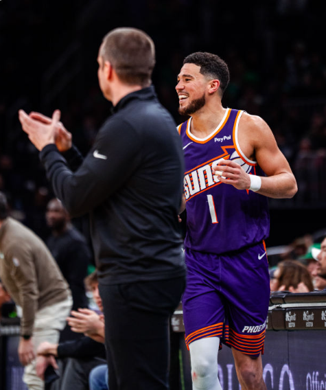 我觉得布克打得没什么问题，我要批评的是格林不管打得合不合理，布克是真的把球队