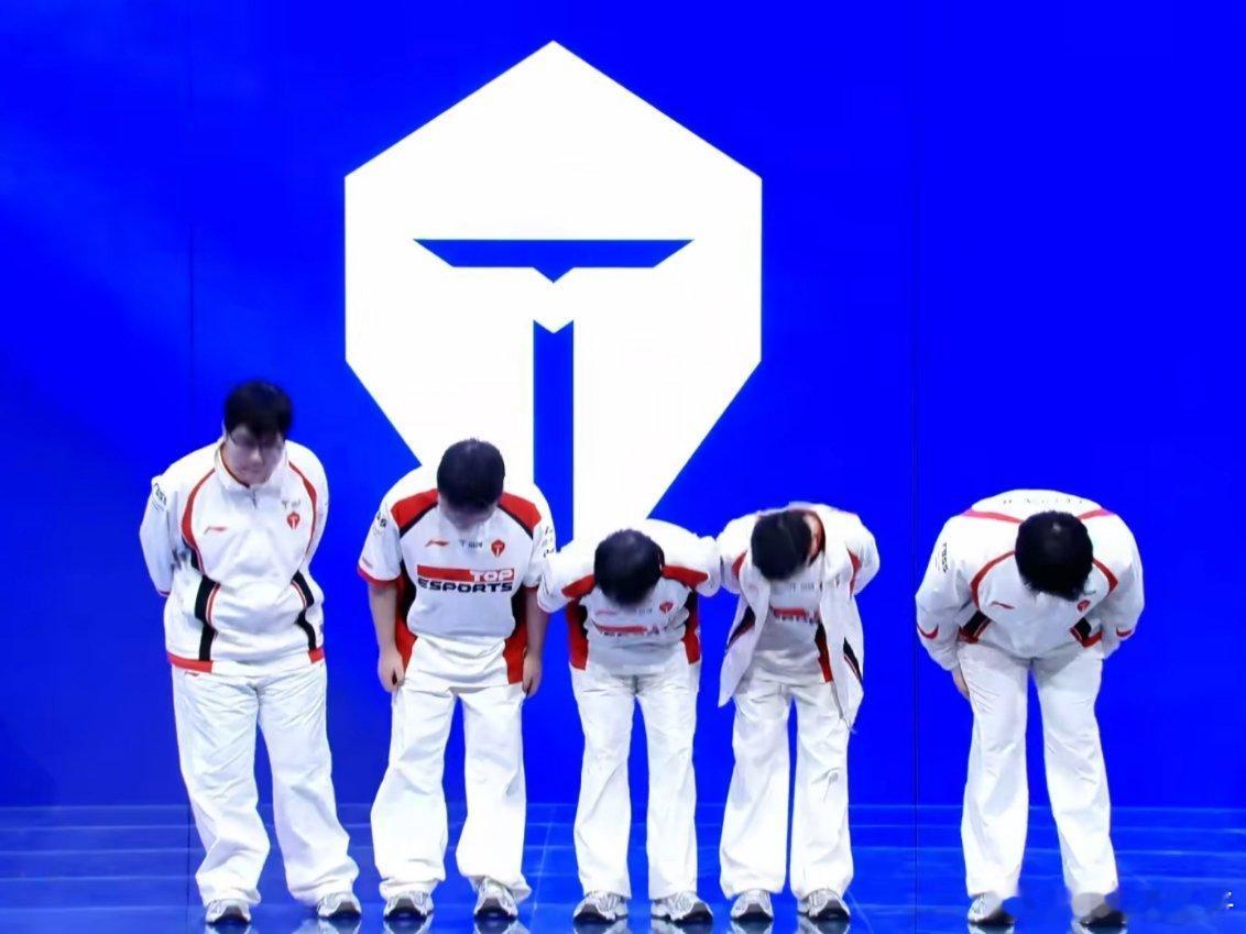 TES战胜iG看哭了，TES零封iG，让对面一条龙都没拿着。成绩来到2-4，距