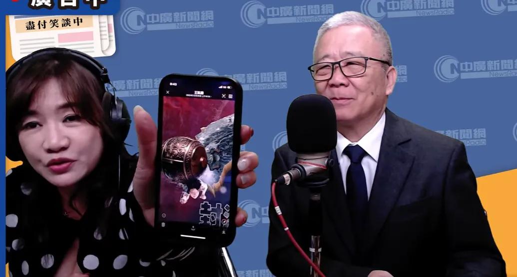 解放军军演栗正杰看不下去了。针对正义之锤，栗正杰回应称，大陆这个军演海报，凭良