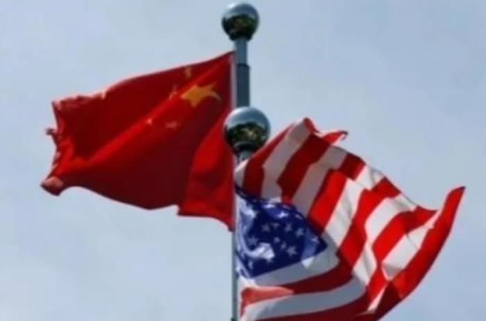 一旦中国今天清空7307亿美元美债，明天，我们自己的出口企业，就将接不到一张新订