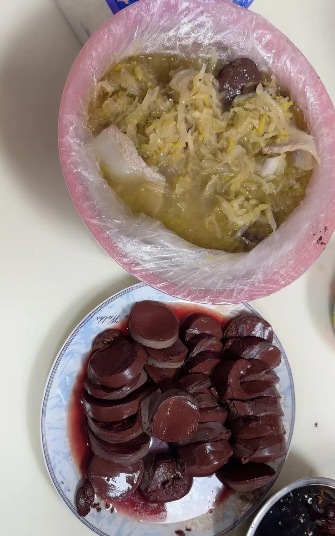 地道东北杀猪菜谁来一起吃菜相一般色香味俱全不敢说有胃口就好老男人好这口