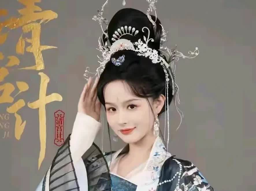 看了余茵这组照片你还会觉得她丑？还会觉得她是丫鬟脸？余茵短剧圈的流量女王