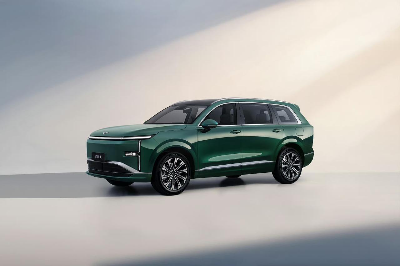 这就是赤裸裸的现实！油车30万：使用10年，油费10万，卖5万！纯电车30万