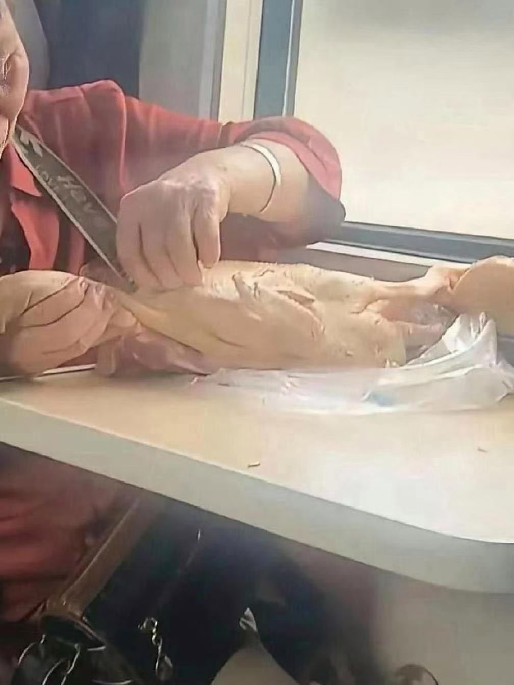 火车上的一幕，给我惊呆了