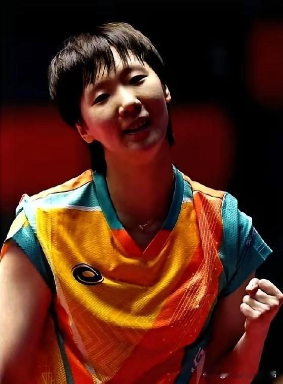 曼昱颈椎伤还没好利索，莎莎就顶着。比赛已经进入第二阶段，莎莎的手又疼了，