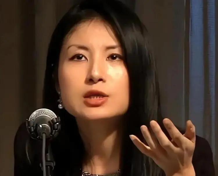 🐼“我痛恨自己长了一张中国脸！”2018年，美国华裔女记者上蹿下跳，抹黑中