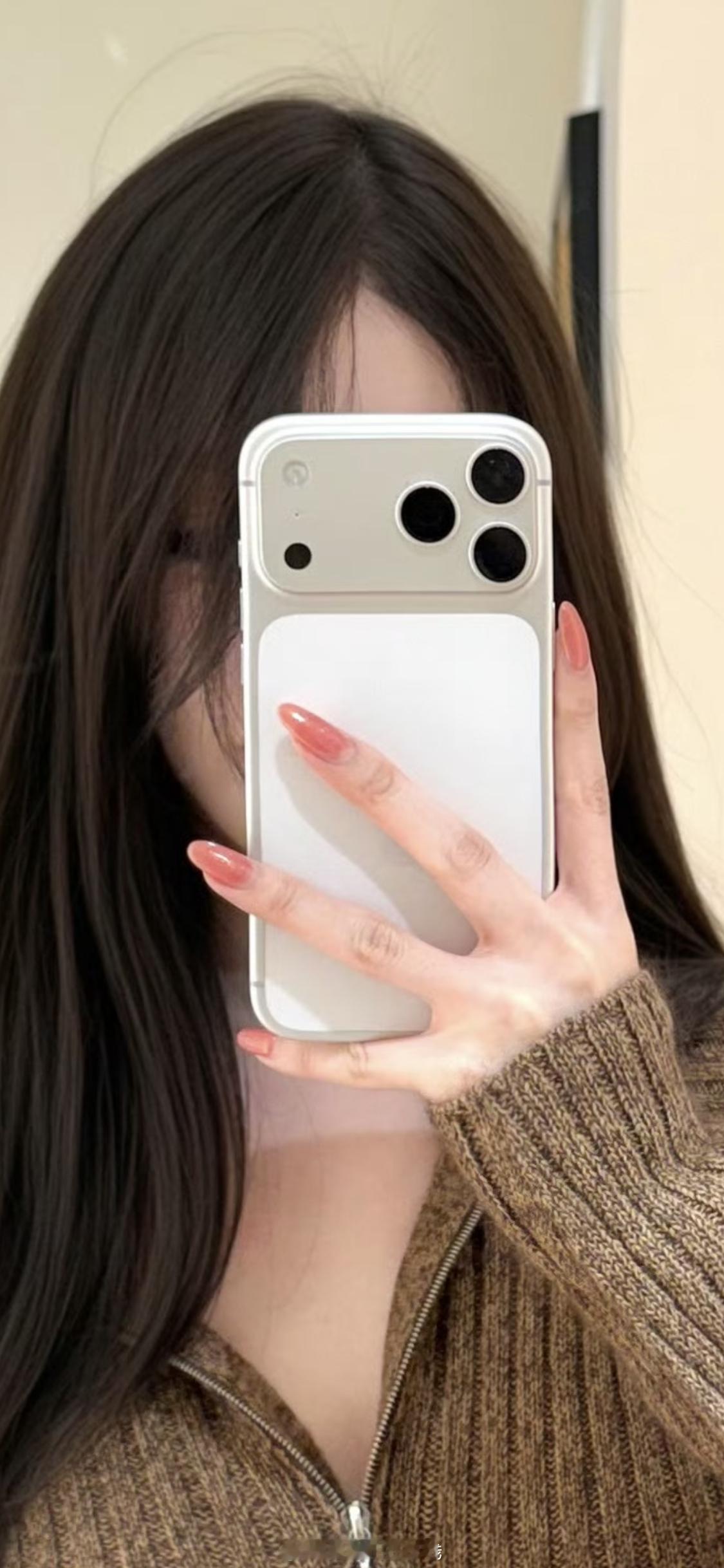 银色iPhone17ProMax还挺好看的！