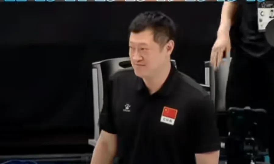 女排亚冠赛，中国参赛球队北汽女排，3:2战胜越南隆安女排，小组第一出线，有望与天