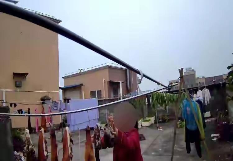 嘴馋邻居偷了几十斤年货腊肉！民警连夜破案年关近了，大家都在腌腊肉、备年货，盼着