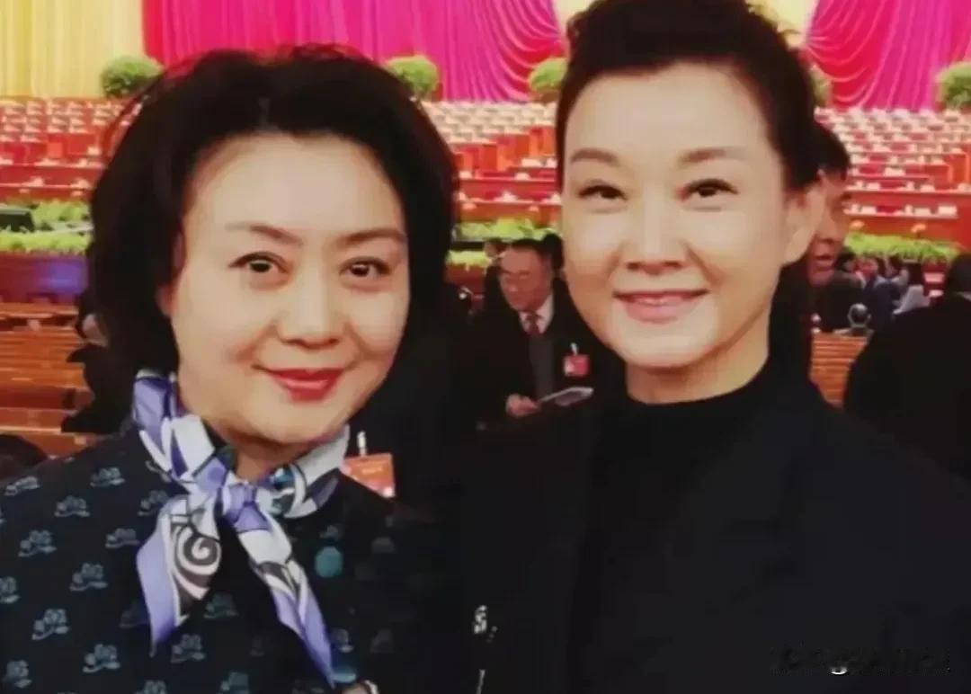 就在6月6日，久未露面的宋祖英现身北京梅兰芳大剧院引起网友关注，她此次是为闺蜜李