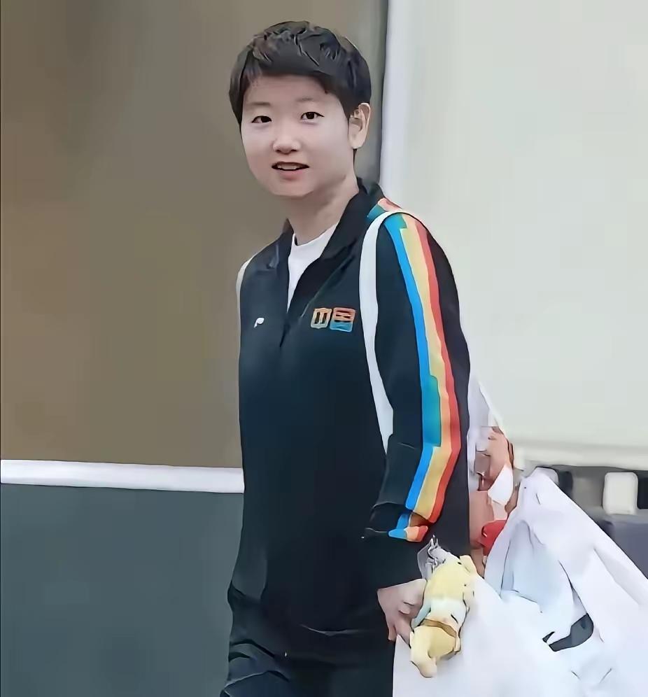 八十多岁老人说：我喜欢孙颖莎，我儿子六十了，他们那一代人都喜欢孙颖莎，我孙子刚步