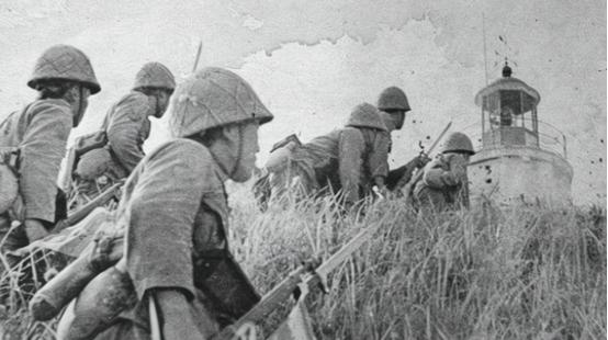 1943年，两个日军尾随一个17岁女孩回家，女孩惊恐至极，随后将日军引诱到一个屠