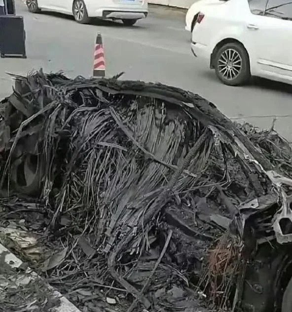 这回可终于知道了什么叫做炭纤维！惊呆了​​​
