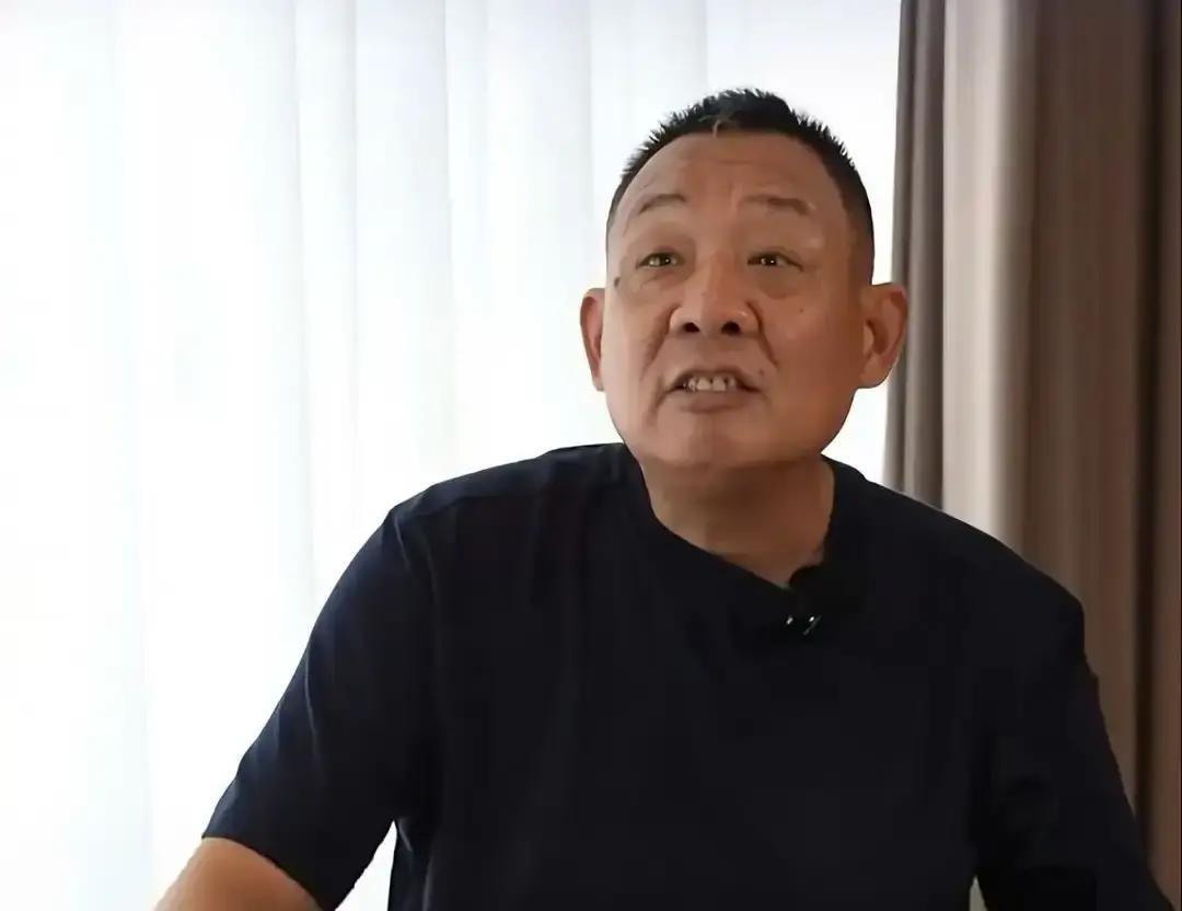 其实这事儿说到底，还是一句话，多读书真的很重要。你看于东来，很多时候不是他心
