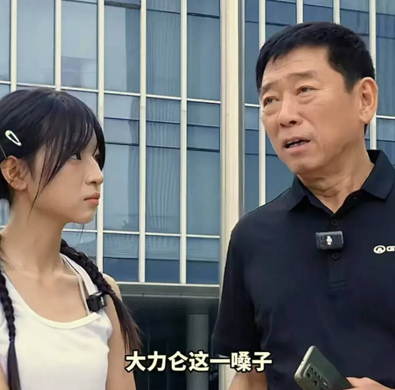 魏建军说，大力仑去年一嗓子“长城炮”让长城炮全国扬名。去年魏建军也送给大力仑一辆