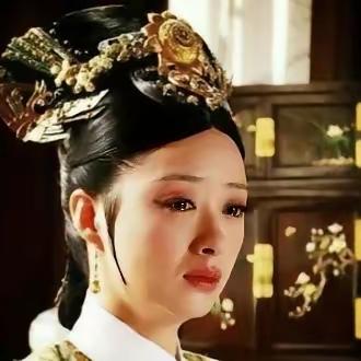 1729年，年贵妃小产才三天，雍正帝就掀开她的被子要求同房。这不是宠幸，而是一场