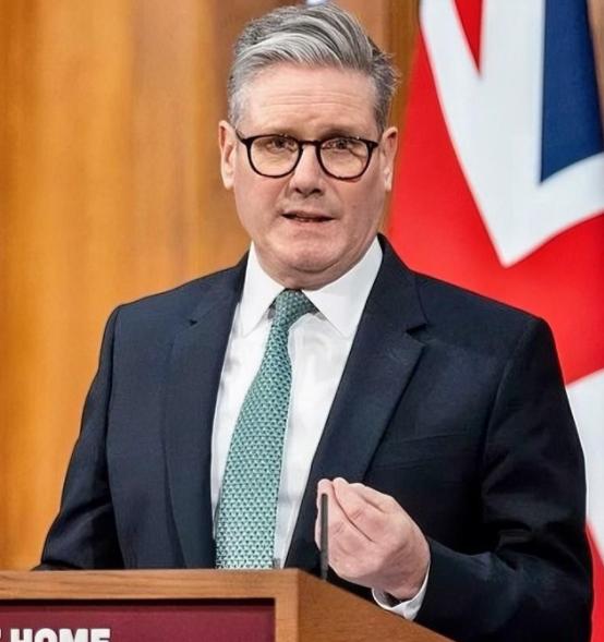 英国被耍，欧盟怂了！如果要给当下的国际地缘博弈颁一个“最佳背锅奖”，那英国