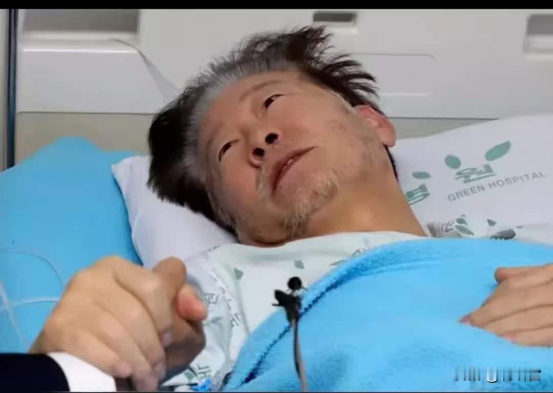 本应该当总统的李在明，当时却躺在病床上绝食抗议，这口气李在明应该是吞不下去，于是