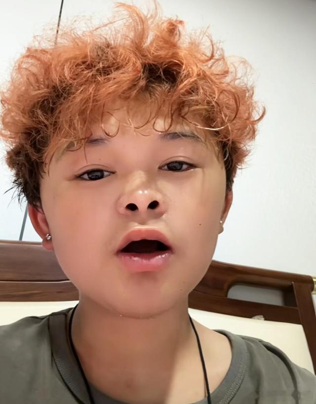 小马云范小勤，人家过520，他过521，野路子。就喜欢自己的初恋白月光。躺在