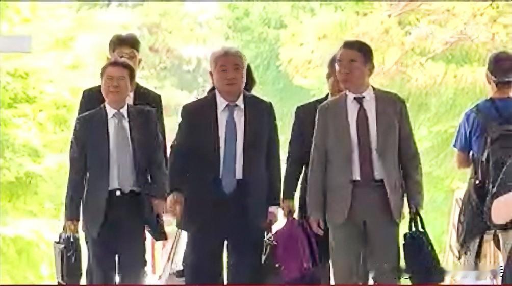 韩国前总统尹锡悦彻底摆烂了，17日再度缺席庭审。与上周开庭前突发提交缺席事由书不