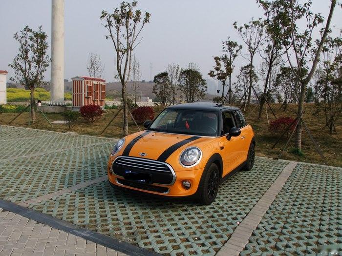 小米汽车熔岩橙配色近期引发关注，雷军在社交媒体连发三个泪目表情，坦言...