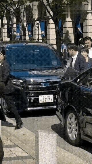 高市早苗太TM嚣张了，故意选这样的车牌号