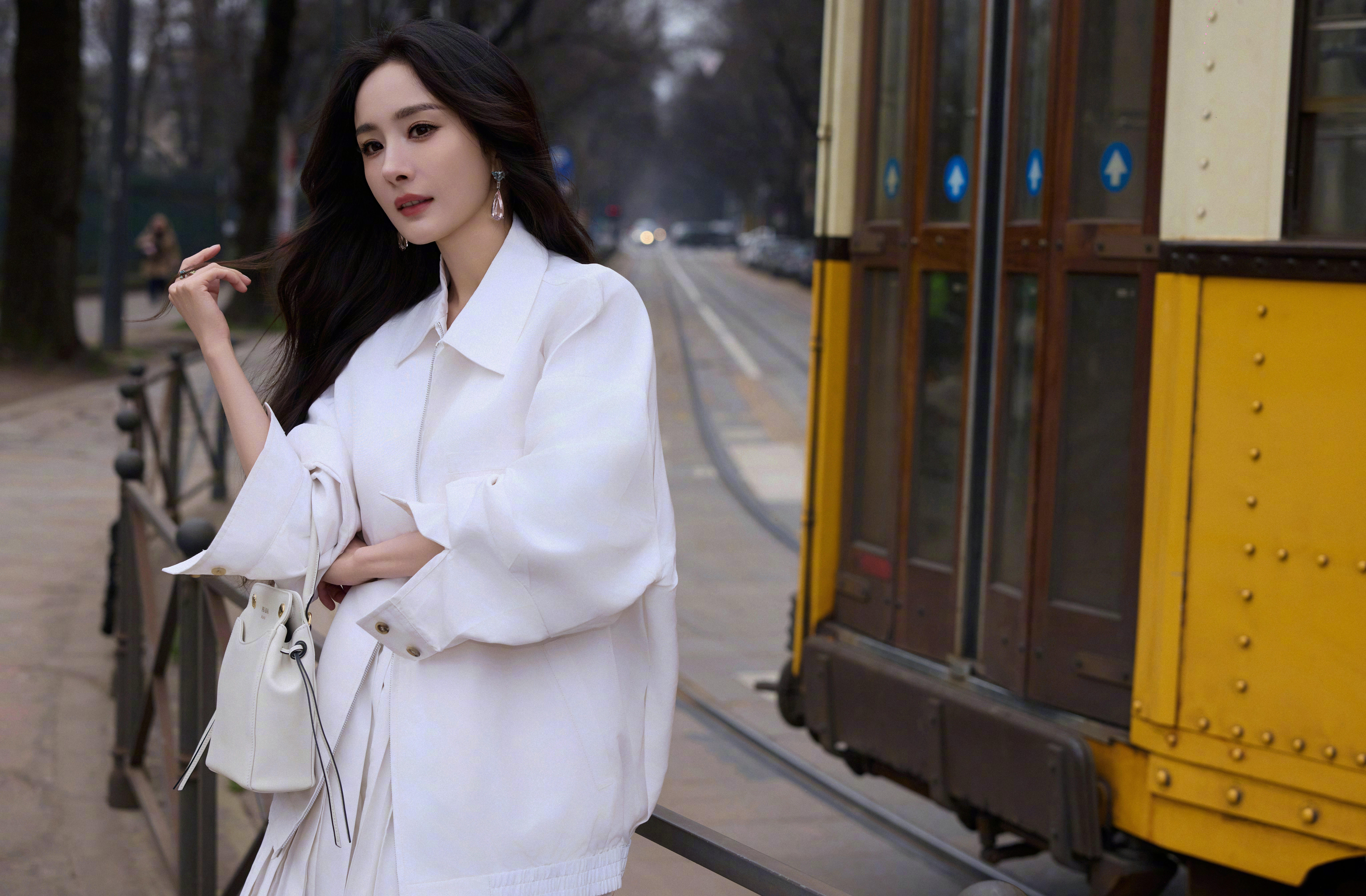 杨幂的长相很符合名字杨幂的美貌无需多言，长相很符合名字是因为她让幂这个字儿也跟着