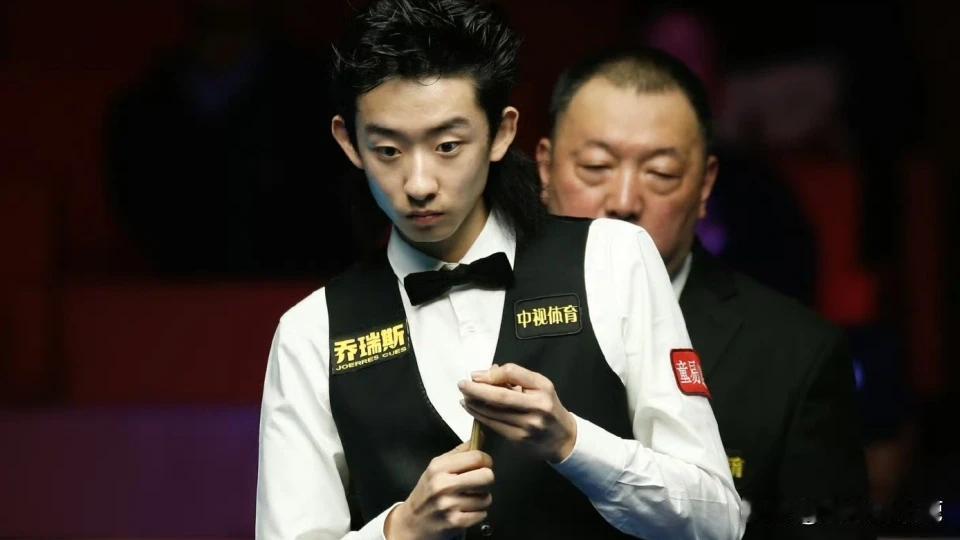 震惊！00后小将吴宜泽9-6逆袭世锦赛冠军赵心童，国锦赛决赛席位到手！这