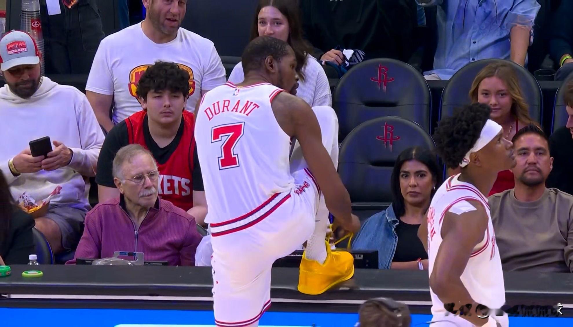 火箭巨星杜兰特真是把球队给坑死了！明天火箭将会在客场迎来和湖人的首轮G...