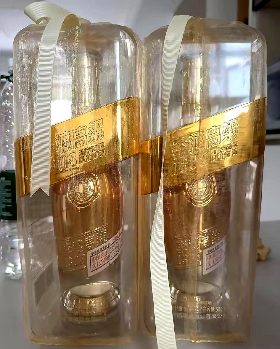 堂姐一家五口中秋来深圳，三天光门票酒店吃饭就刷掉小一万，临走塞给她儿子800红包