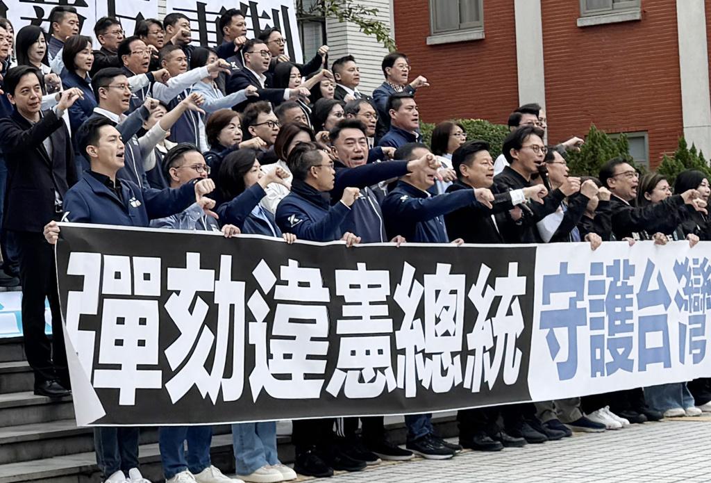 蓝白“立委”提案弹劾赖清德，万人网络投票表态，结果太震撼台“行政院长”卓荣泰不