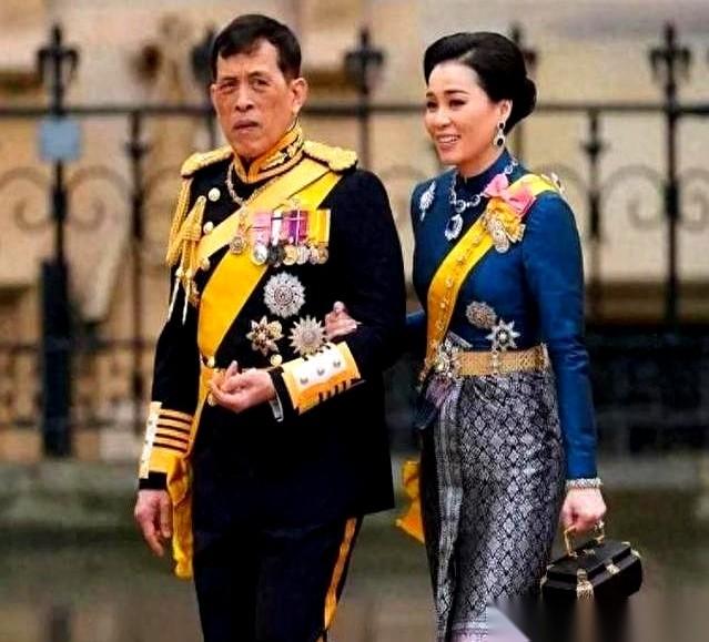 你知道咱们国家80%的进口石油，都要从一个叫马六甲海峡的地方过吗？那地方，就跟