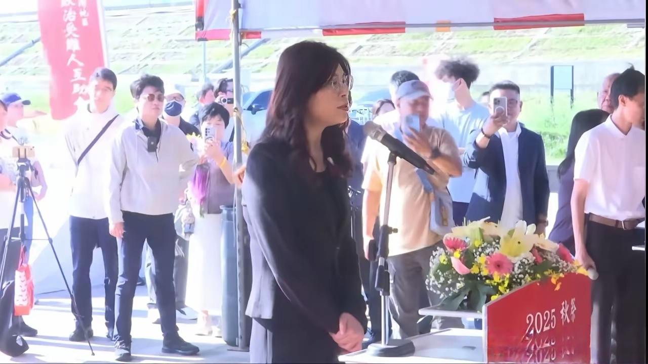 我觉得，郑丽文想要在湾湾的“党主席”位置上有所突破，有所作为，就得懂得拔高！再拔