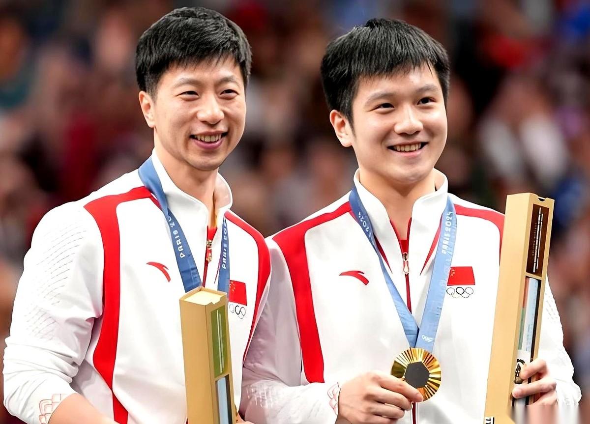 乒坛炸雷！马龙三大赛8冠2亚，樊振东紧追7冠3亚。这数字一摆出来，空气都凝固了。