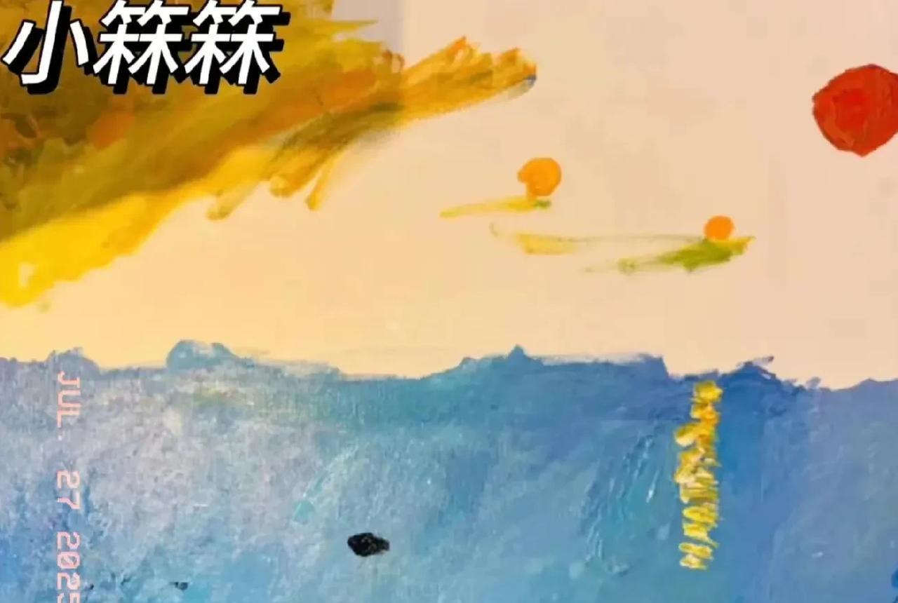 小玥儿和弟弟的画作，都看出色调明朗，画面开阔，呈现出来的是美好、平静、明媚和对生