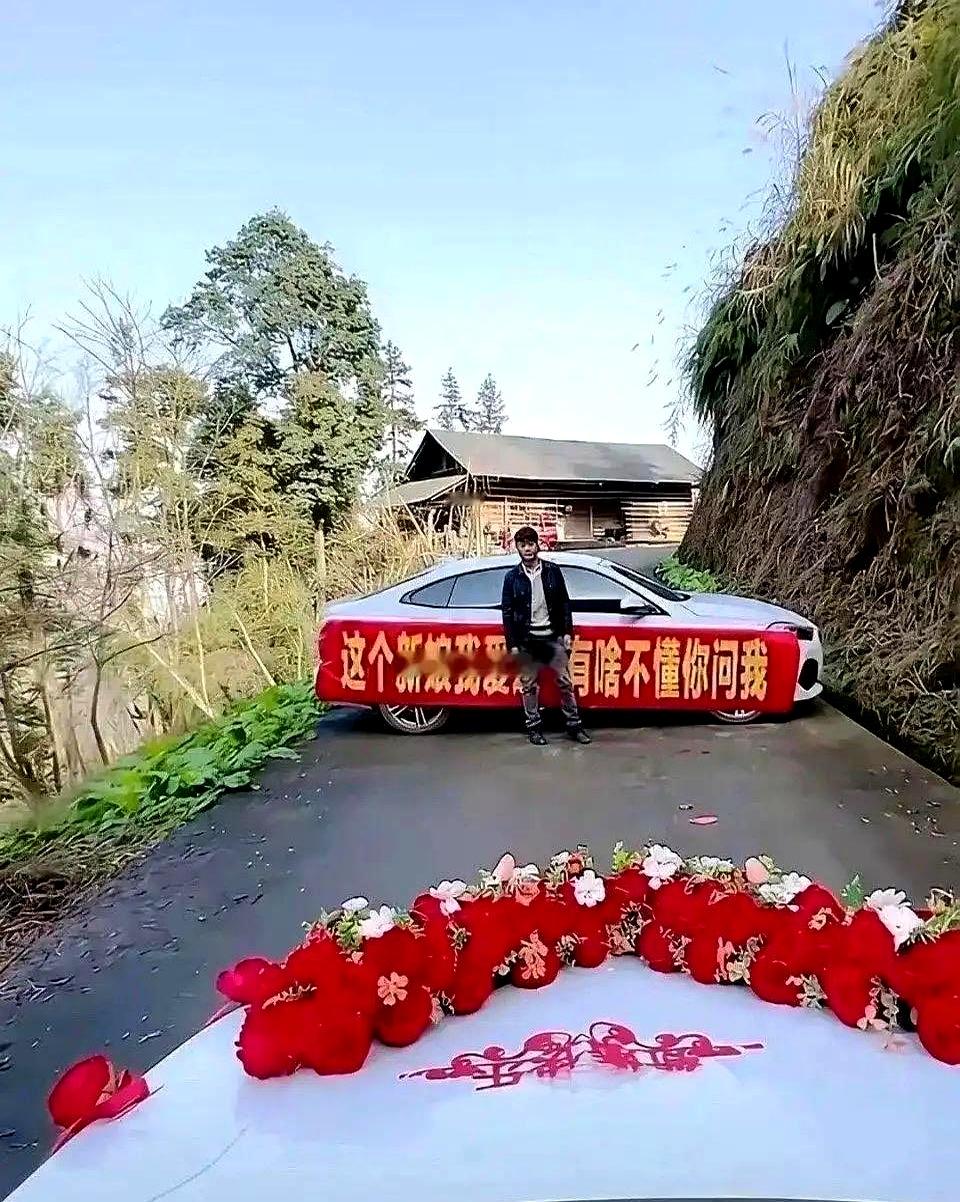 这新娘估计真是头都大了。婚礼眼看就要到了，结果现场偏偏冒出这么个让人哭笑不得的