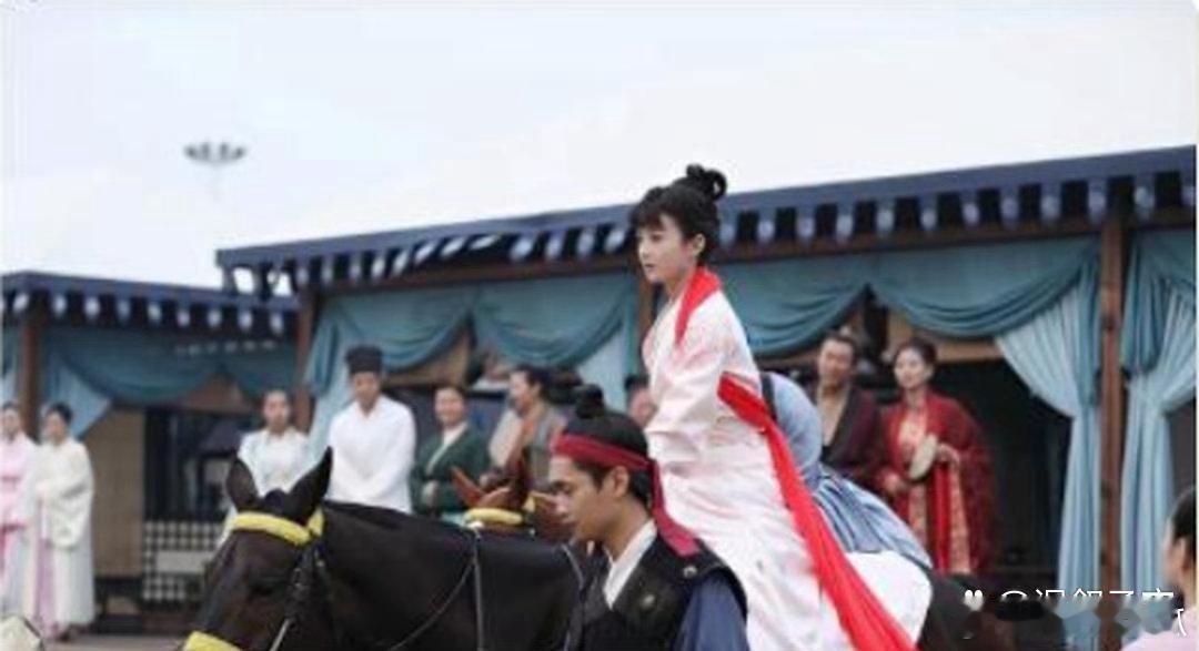 于正这架势，﻿是真打‎算把赵晴‎照‎⁠着赵丽⁠颖⁠的路子‏‏‎硬⁠捧⁠啊‎。