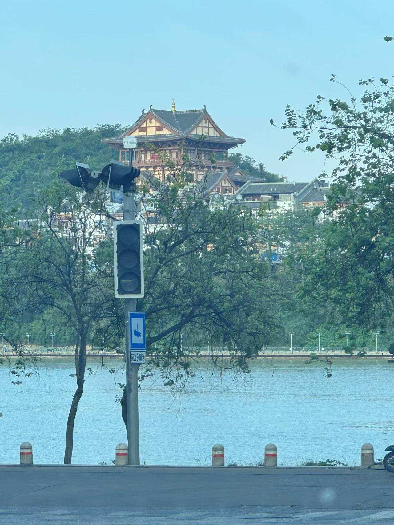 要说中国历史上最卓越的人物，沈括和诸葛亮都堪称代表。沈括是被严重低估的千古奇才